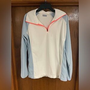 Columbia Women’s White/Blue Two Toned Fleece. 1/4 Zip Pullover. Women’s XL